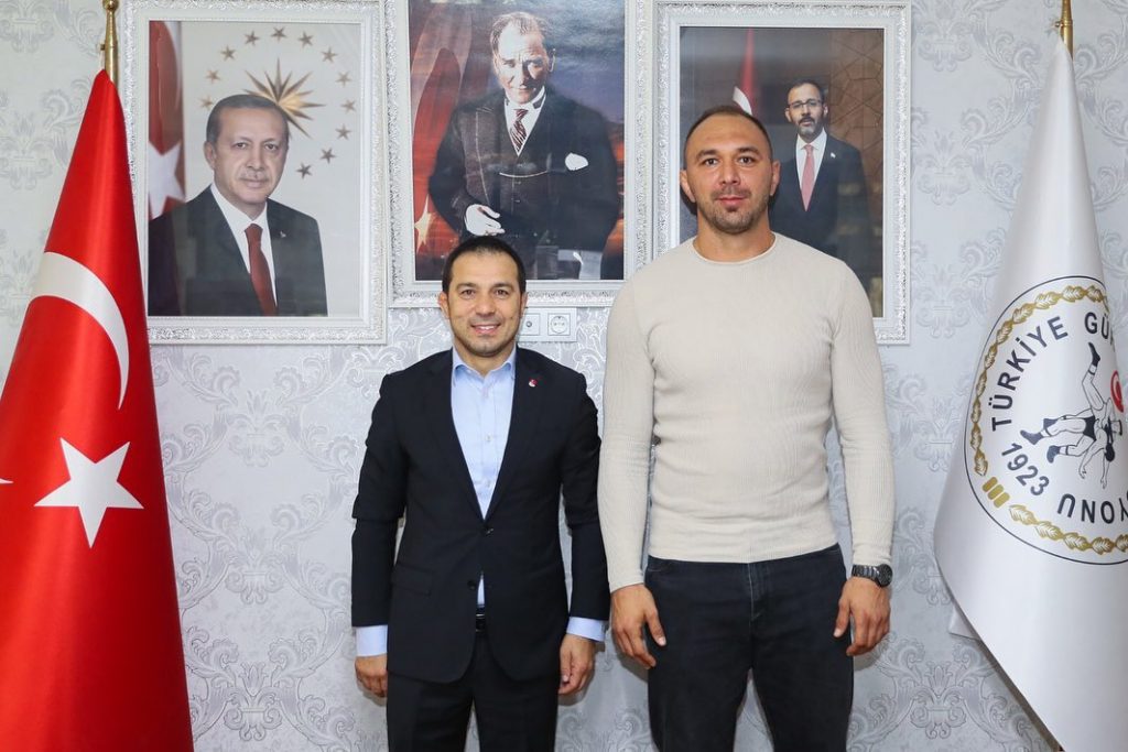 KIRKPINAR BAŞPEHLIVANI ALİ GÜRBÜZ BAŞKAN ŞEREF EROĞLU’NU ZİYARET ETTİ